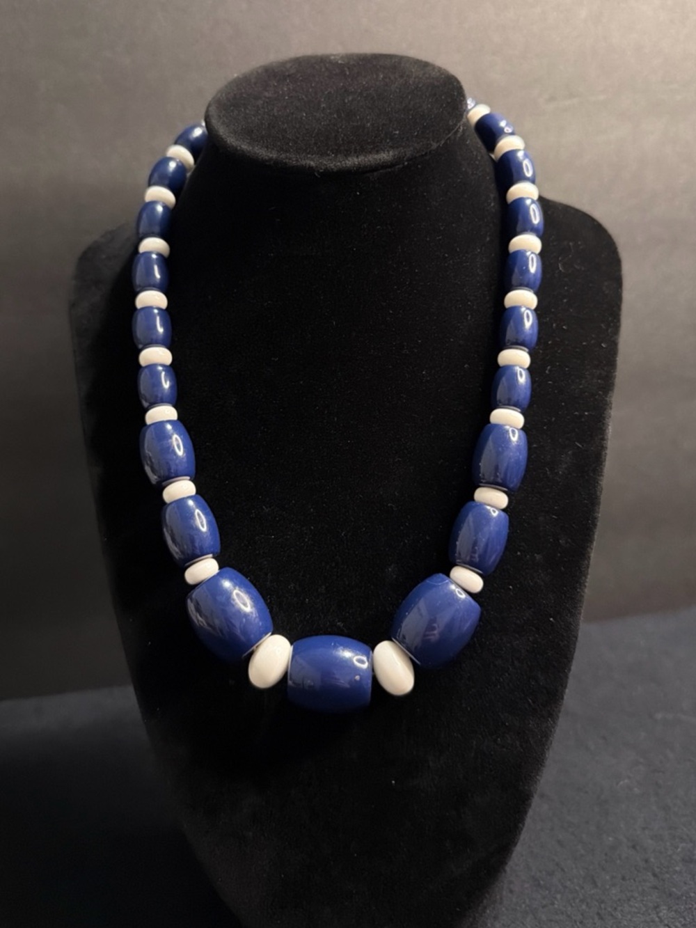 Vintage Classic Blue and White Chunky Beaded Necklace